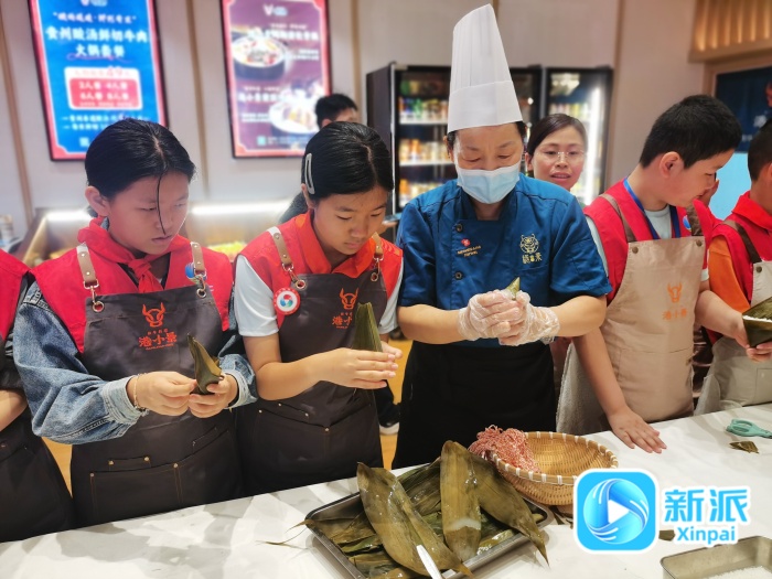 美味和牛火锅 小记者端午节过美了PG麻将胡了试玩平台学包粽子品尝(图4)