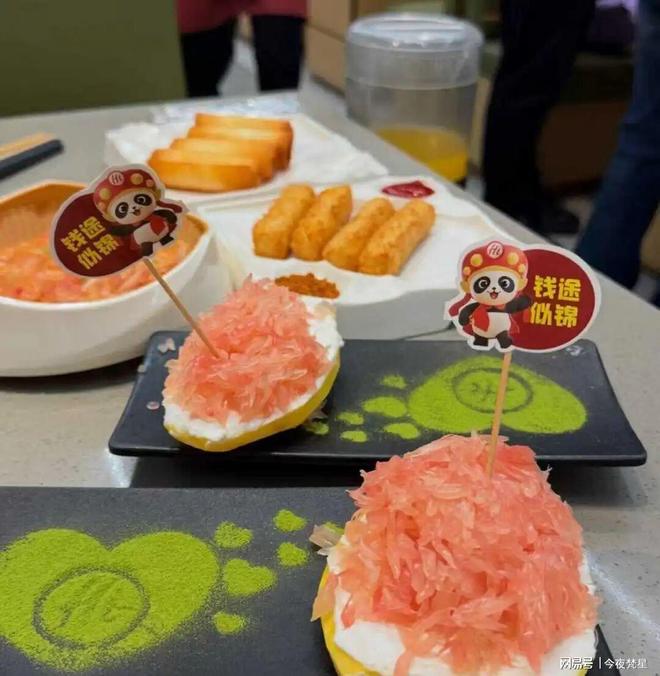 !火锅店狂送下午茶打工人实现“免费加餐”PG麻将胡了免费试玩模拟器小料台内卷大战(图5) !火锅店狂送下午茶打工人实现“免费加餐”PG麻将胡了免费试玩模拟器小料台内卷大战(图5)